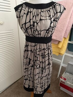 Maggy London Black & Cream Patterned Midi Dress